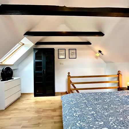 Przy Skm Wyscigi Apartment *